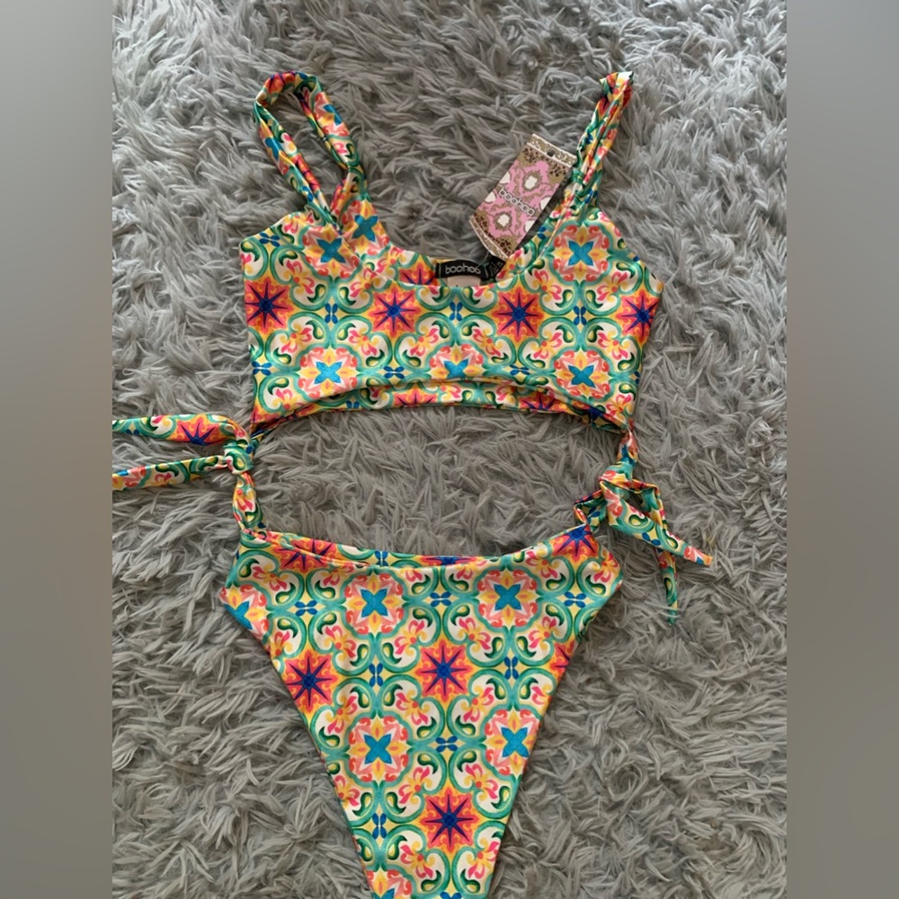 Women’s Boohoo Bathing Suit, Size 4